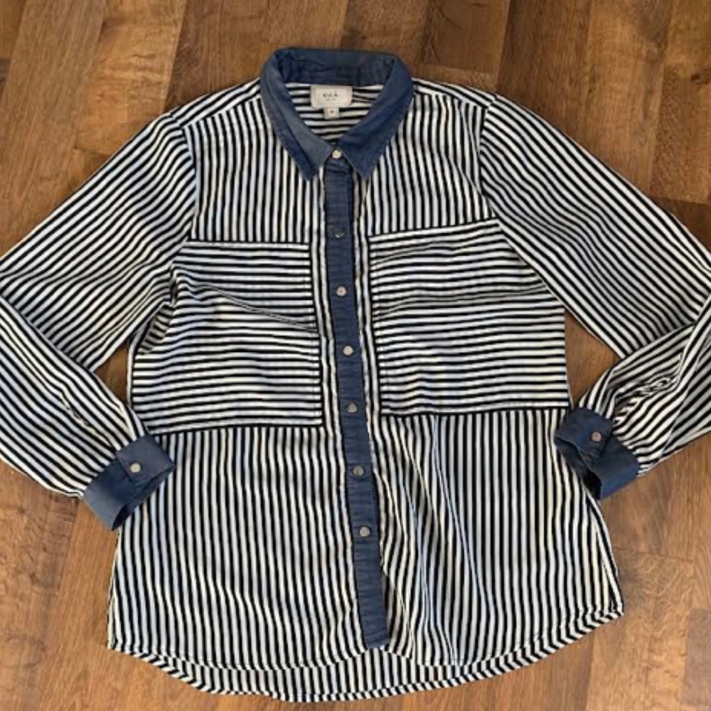 ECI Snap Chambray Top